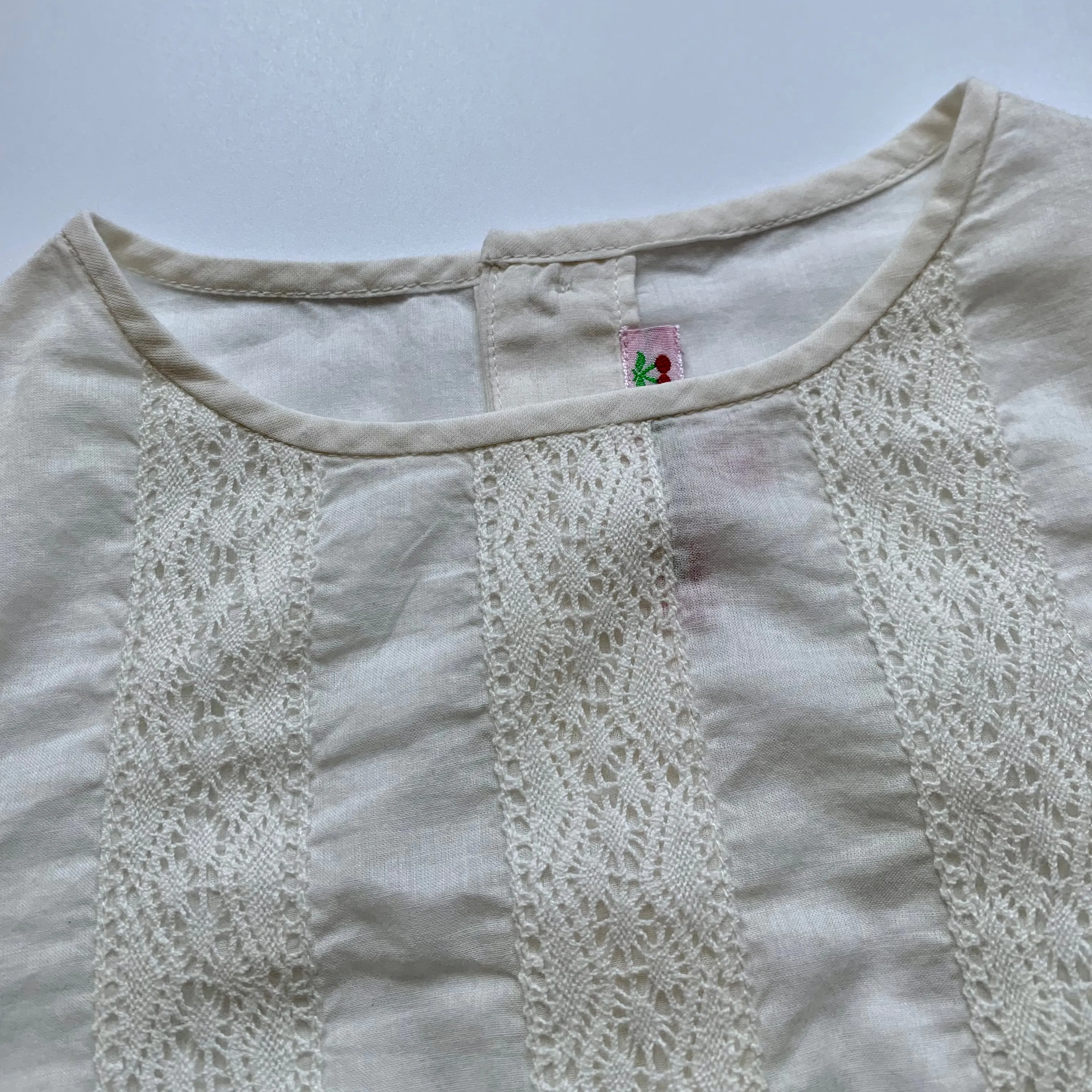 Bonpoint Cream Blouse With Lace Trim & Gathered Waist: 4 Years