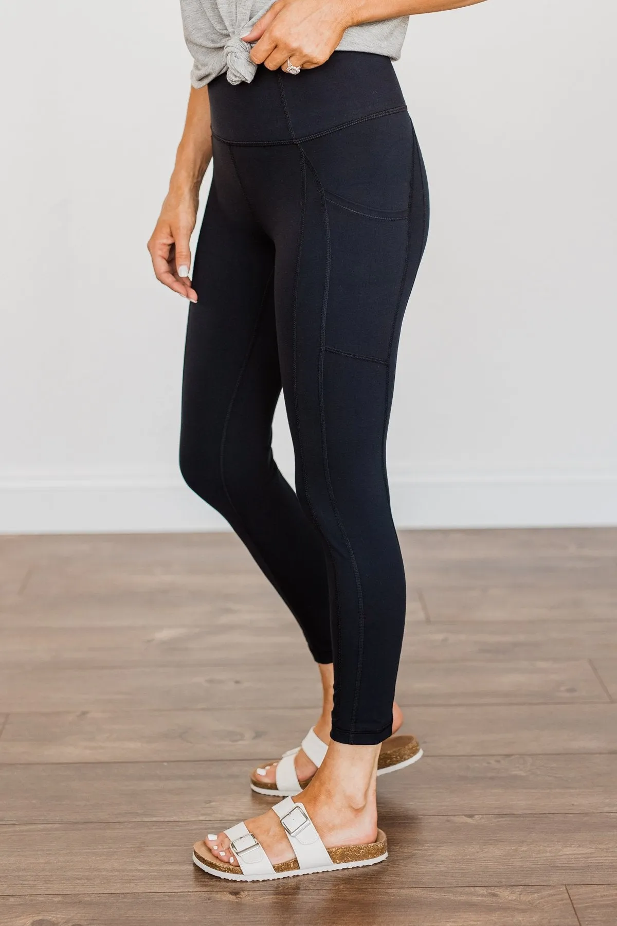 Feeling Flawless Cropped Knit Leggings- Black