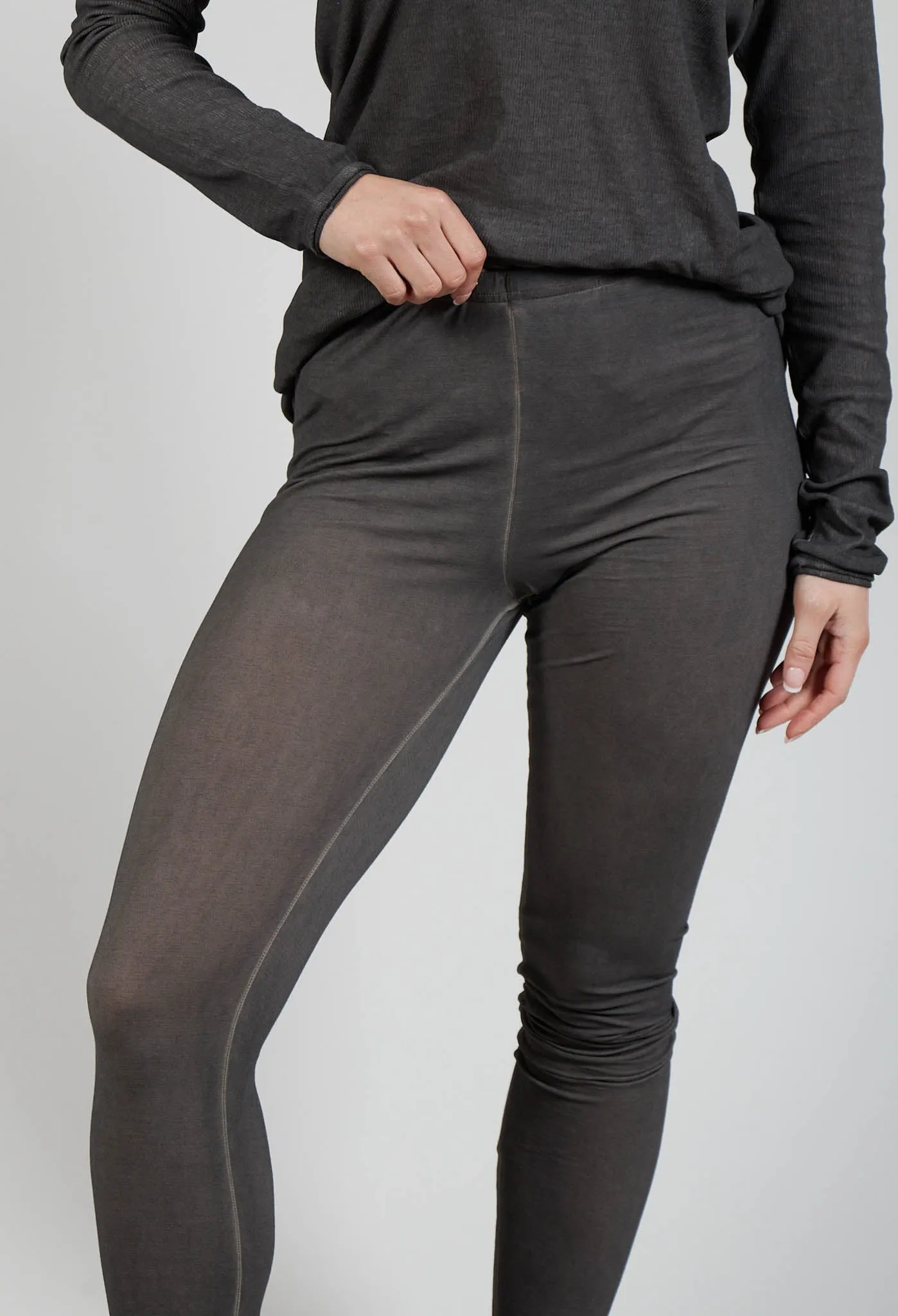 High-Waisted Leggings in Coal Cloud