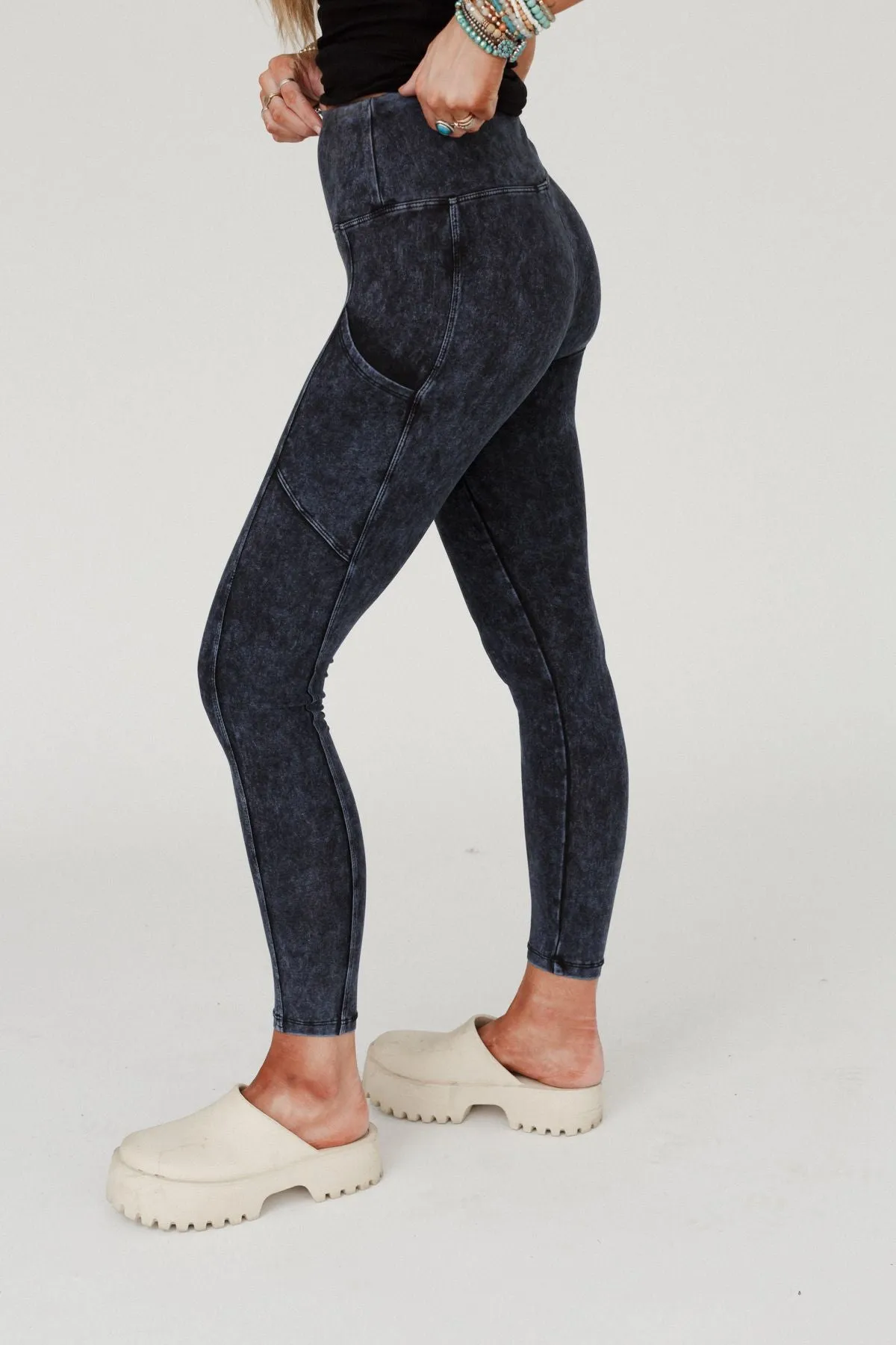 Pave Your Way Pocketed Leggings - Blue