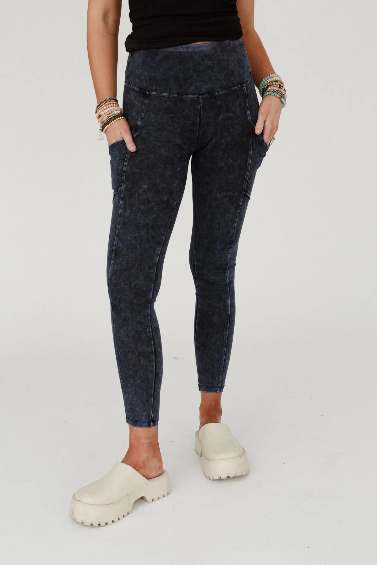 Pave Your Way Pocketed Leggings - Blue