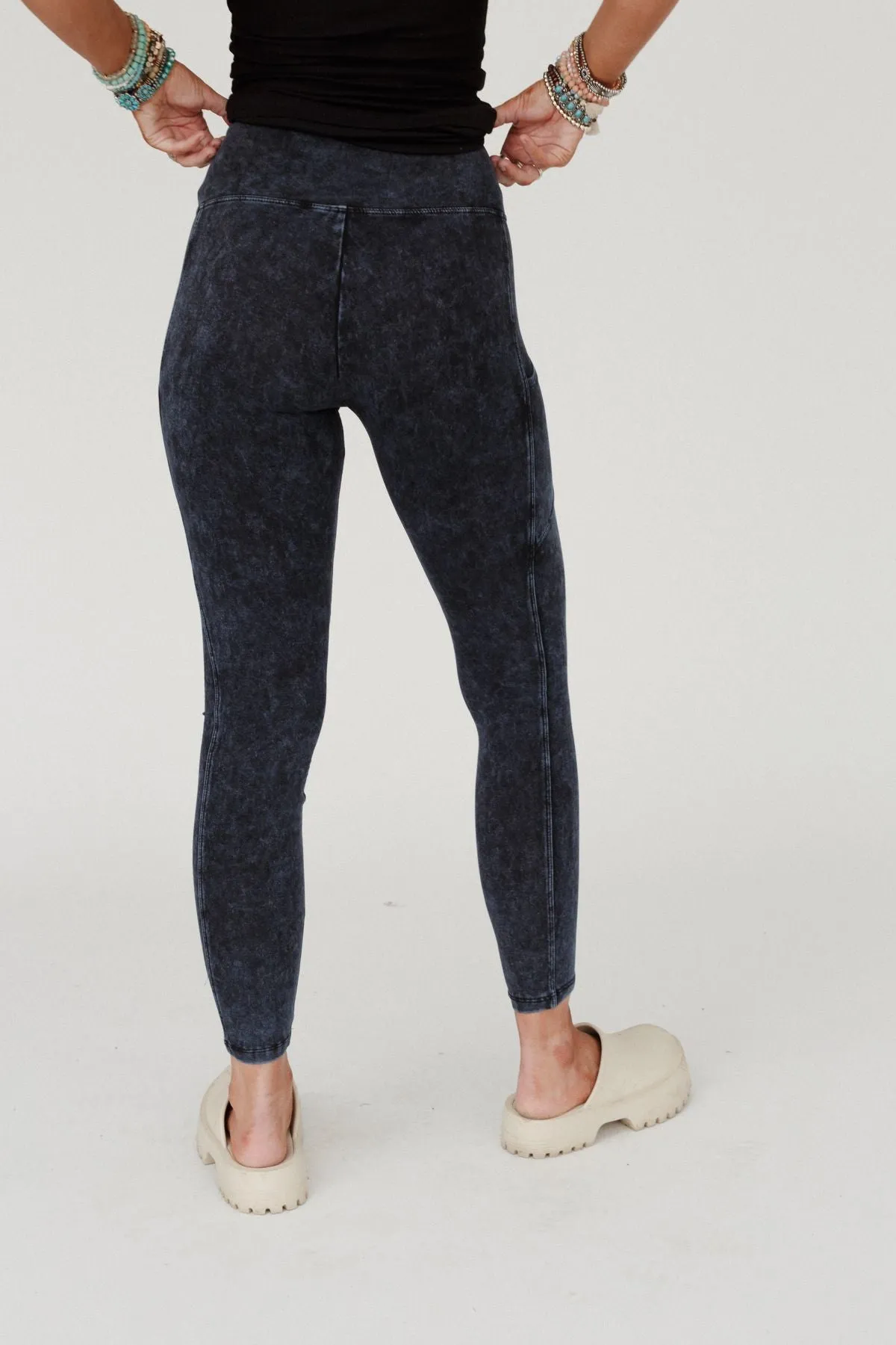 Pave Your Way Pocketed Leggings - Blue