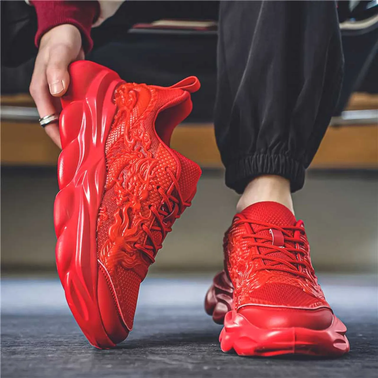 Red dragon pattern sport shoe sneaker